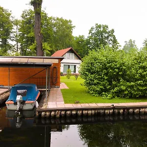 Direkt An Der Spree Mit Kleinem Hafen Und Whirlpool Ferienhaus Berlin
